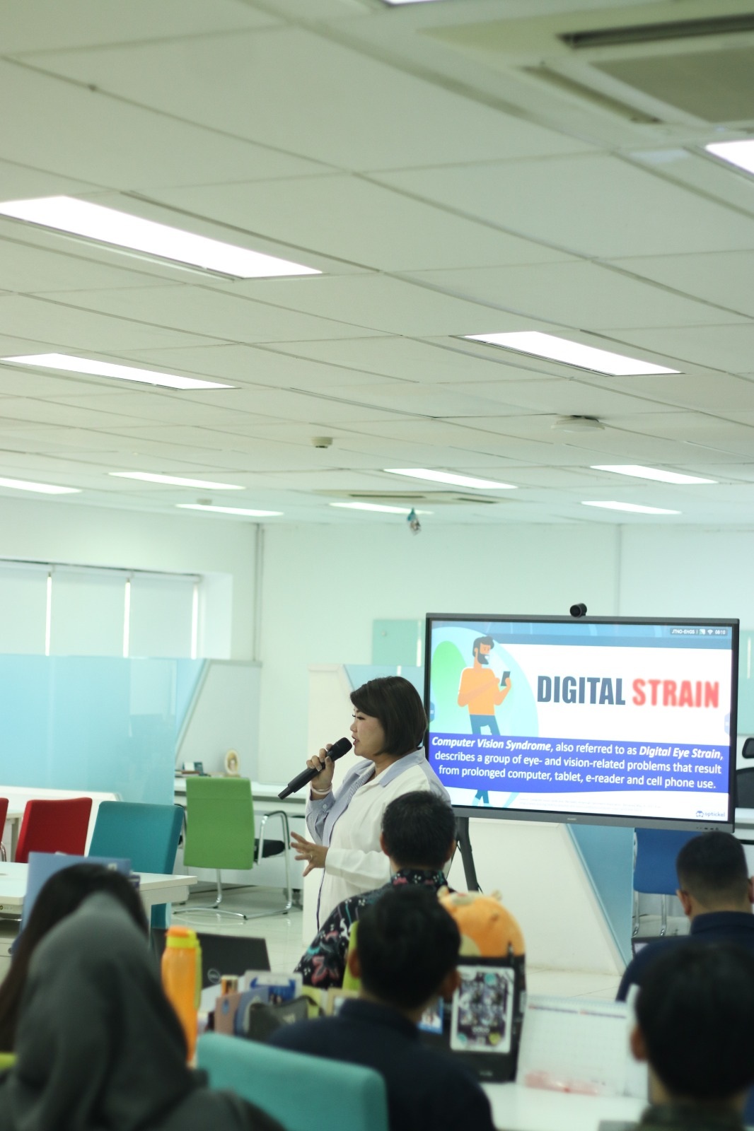 Stop Digital Strain, Start High Performance! Seminar Edukasi Mata oleh Optickel